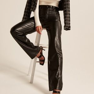 Abercrombie Curve Love Vegan Leather 90s Relaxed Pant